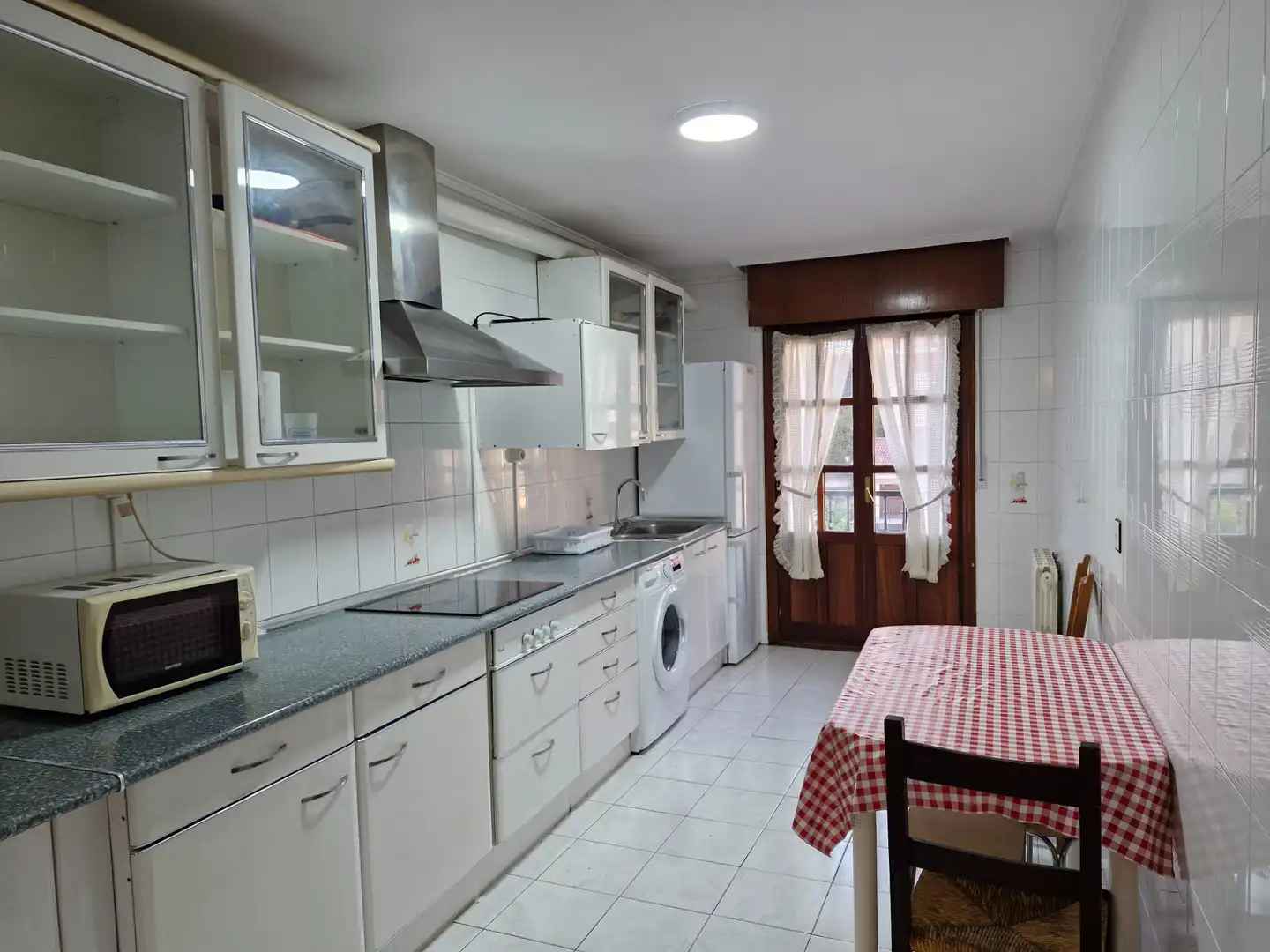 Cocina de Piso de alquiler en Valle de Mena con Calefacción, Parquet y Amueblado