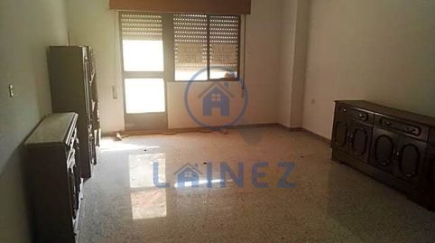 Gran piso en pleno centro de Pueblonuevo. Con una superficie total de 115 m2. El piso consta de 4 dormitorios, 1 aseo, 1 baño, coc