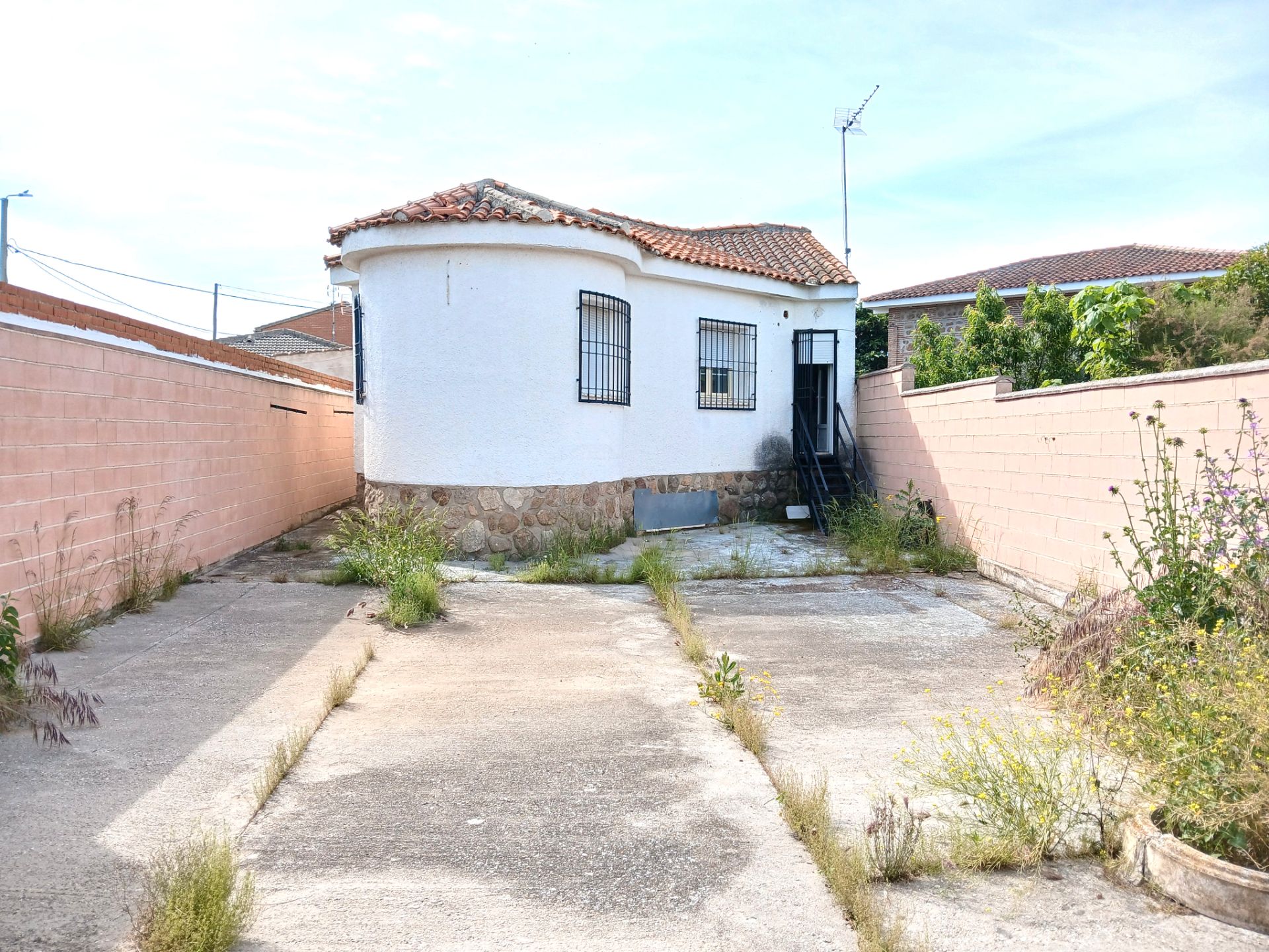 Vista exterior de Casa o xalet en venda en Polán amb Terrassa