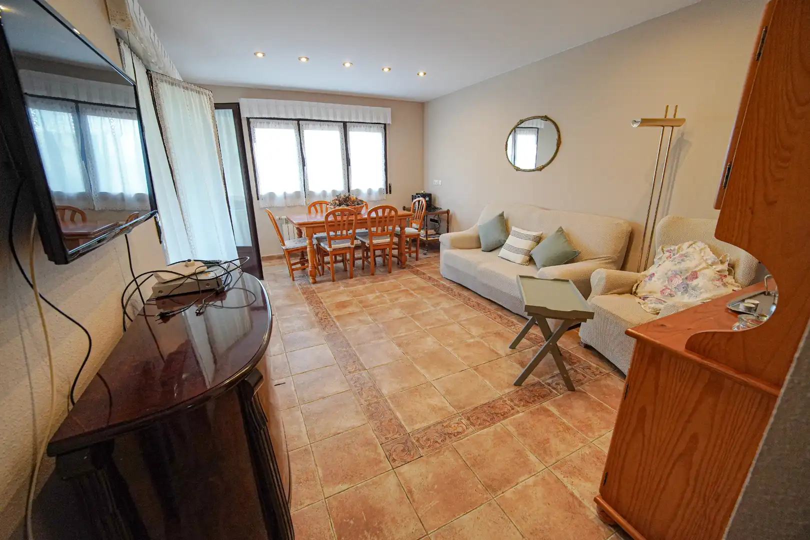 Sala d'estar de Casa o xalet en venda en Siero amb Calefacció, Jardí privat i Parquet