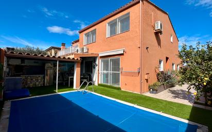 Exterior view of House or chalet for sale in Sant Pere Pescador  with Air Conditioner, Heating and Private garden