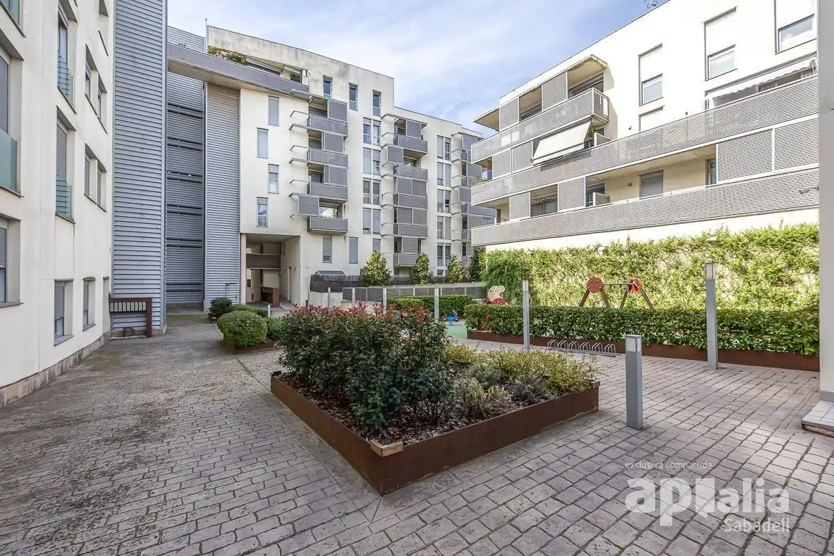 Außenansicht von Wohnung zum Verkauf in Sabadell mit Heizung und Abstellraum