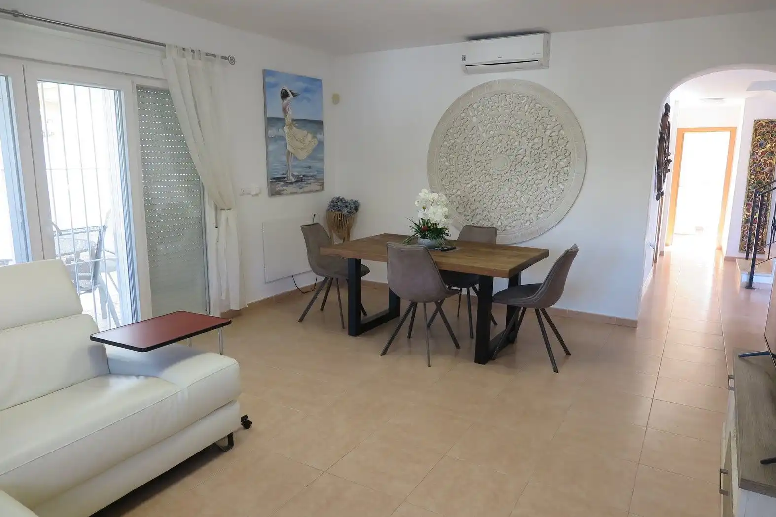 Menjador de Casa o xalet en venda en El Campello amb Aire condicionat, Jardí privat i Terrassa