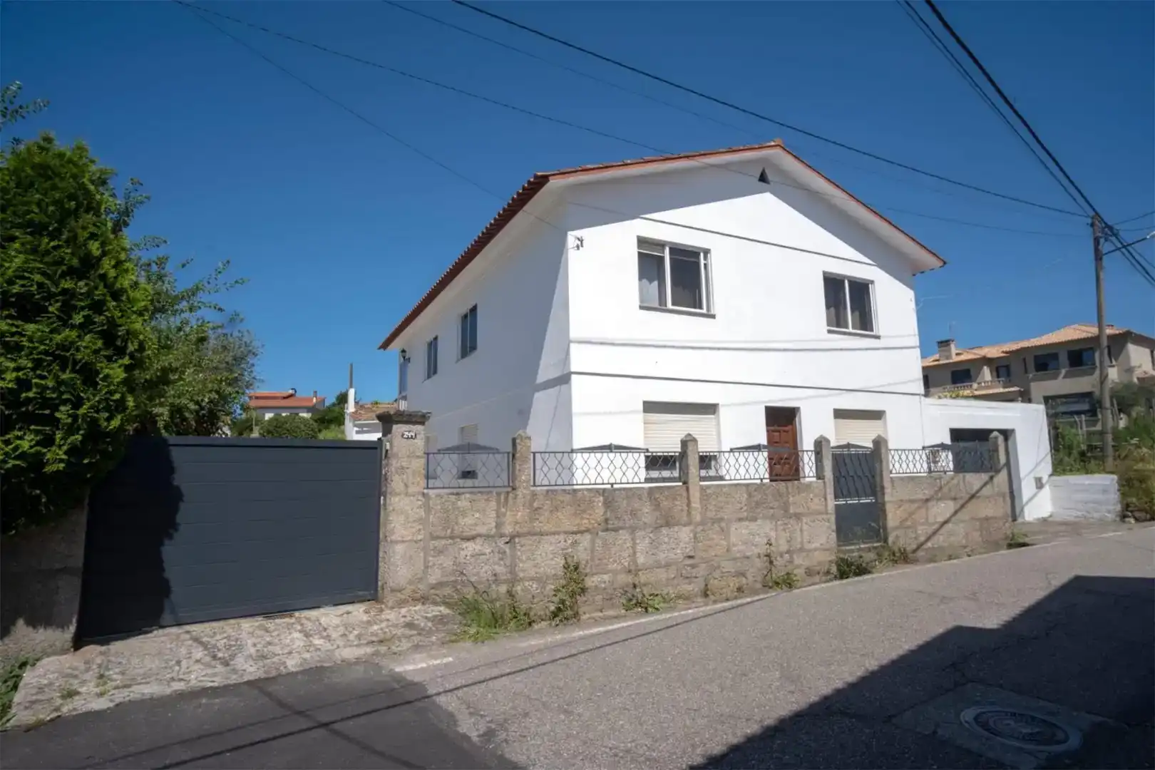 Vista exterior de Casa o xalet en venda en Vigo  amb Jardí privat, Parquet i Moblat