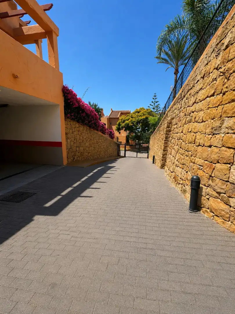 Vista exterior de Apartamento en venta en Marbella con Aire acondicionado, Terraza y Trastero