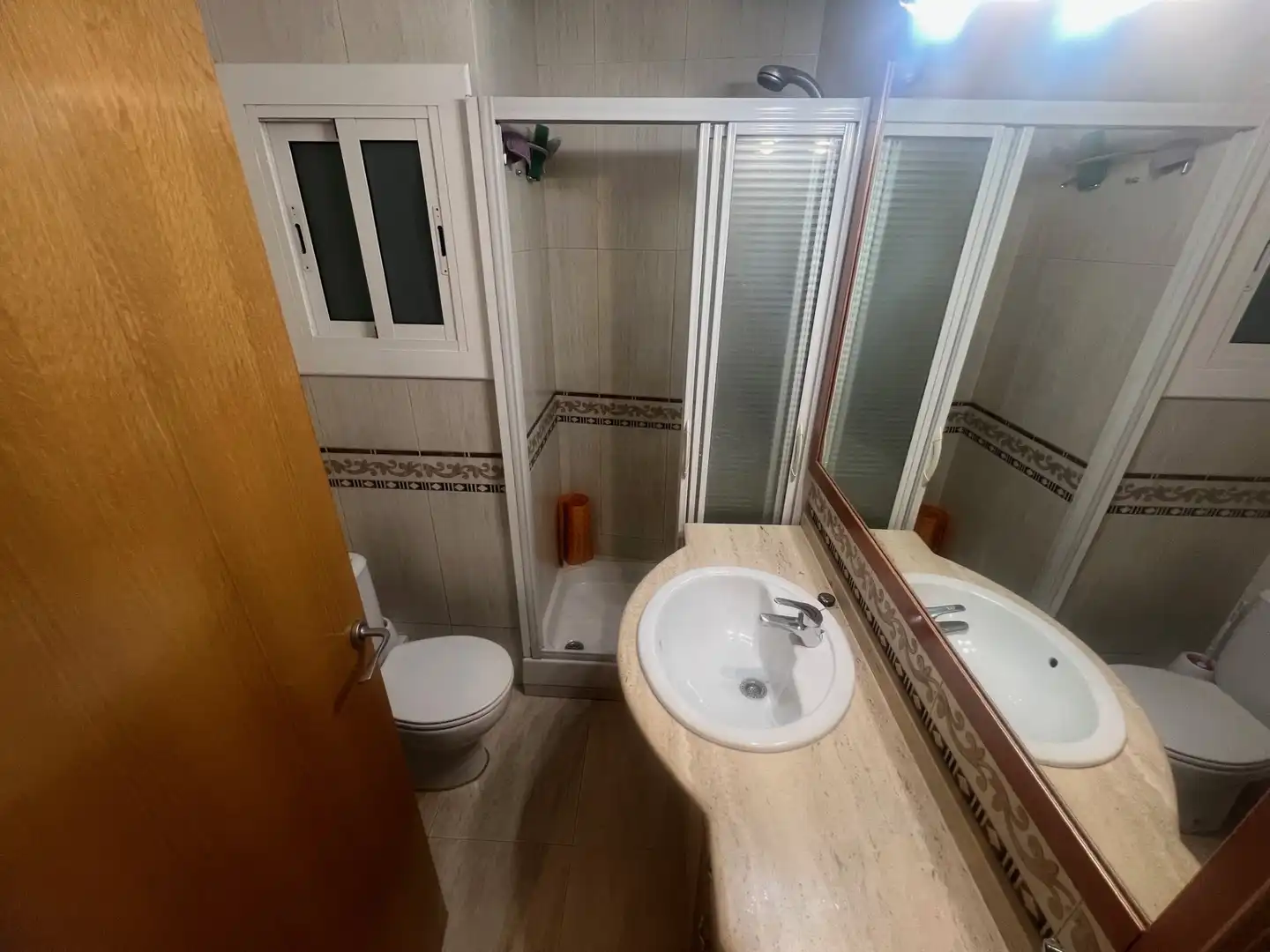 Baño de Piso en venta en Badalona con Aire acondicionado, Horno y Balcón