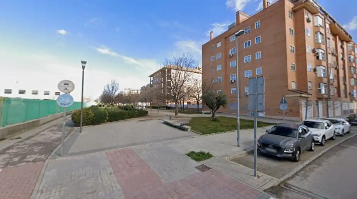Außenansicht von Wohnung zum Verkauf in Valdemoro mit Klimaanlage, Terrasse und Abstellraum