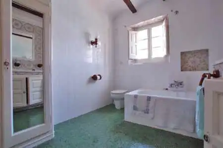 Bany de Finca rústica en venda en Riudarenes amb Aire condicionat, Calefacció i Jardí privat