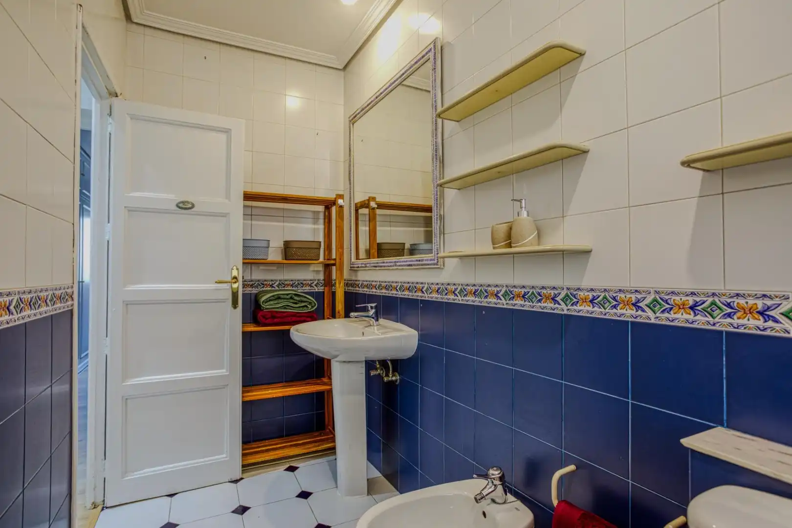 Bany de Apartament de lloguer en Madrid amb Aire condicionat, Calefacció i Parquet