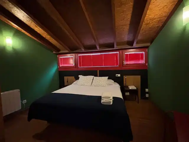 Dormitori de Apartament de lloguer en Ferrol amb Calefacció, Parquet i Moblat
