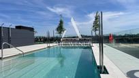 Swimming pool of Planta baja for sale in  Madrid Capital  with Air Conditioner, Heating and Private garden