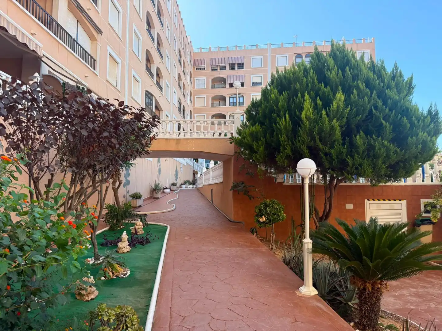 Vista exterior de Apartamento en venta en Guardamar del Segura con Terraza, Trastero y Piscina comunitaria