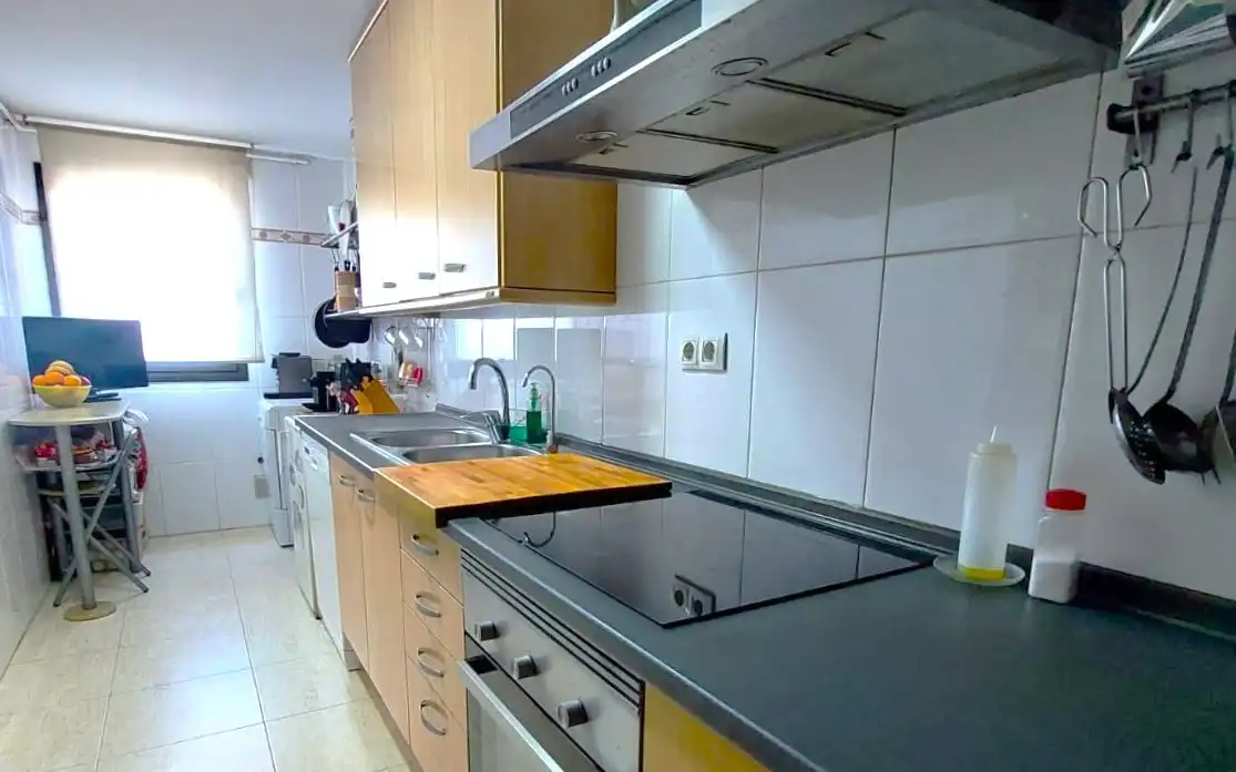 Cuina de Pis en venda en Terrassa amb Calefacció, Parquet i Terrassa