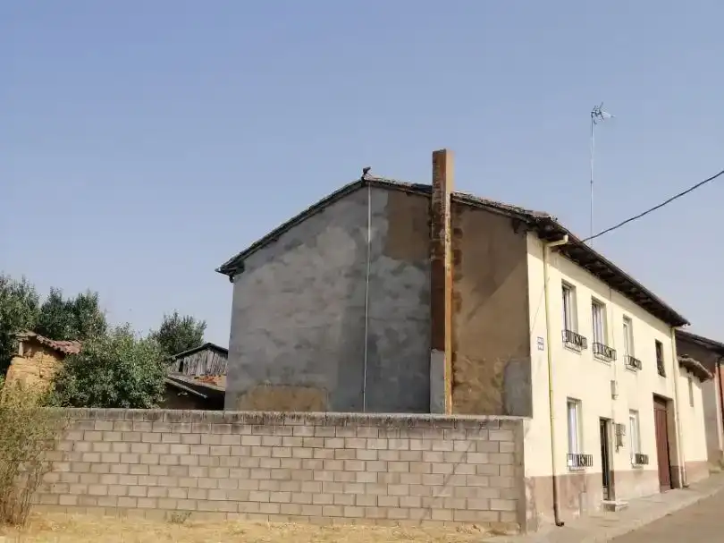 Vista exterior de Casa adosada en venda en Gradefes, León
