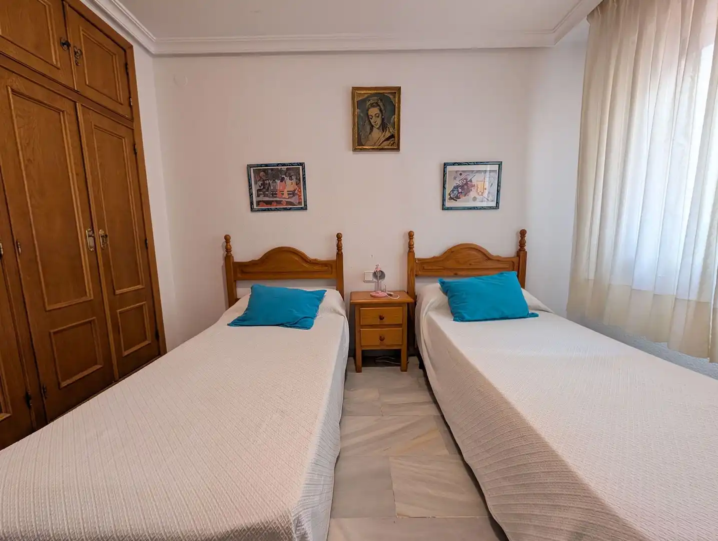 Habitación de Apartamento de alquiler en Estepona con Amueblado y Balcón