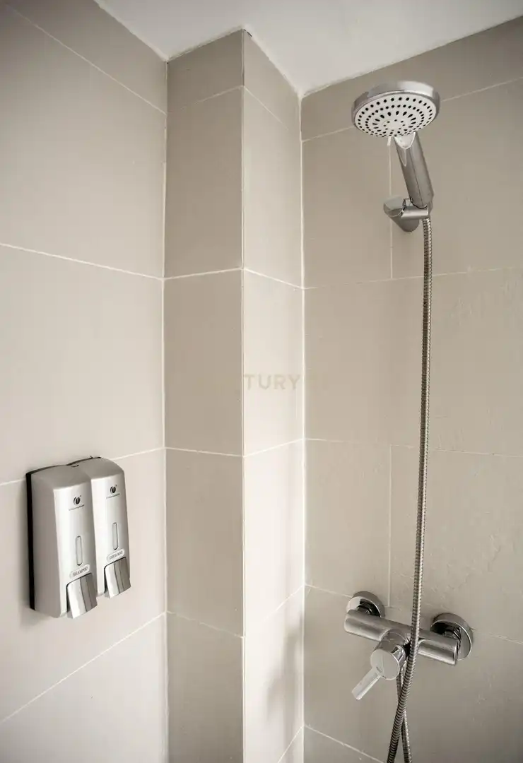 Badezimmer von Gebäude zum Verkauf in Figueres