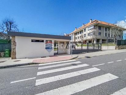 Vista exterior de Àtic en venda en Vigo  amb Calefacció, Terrassa i Traster