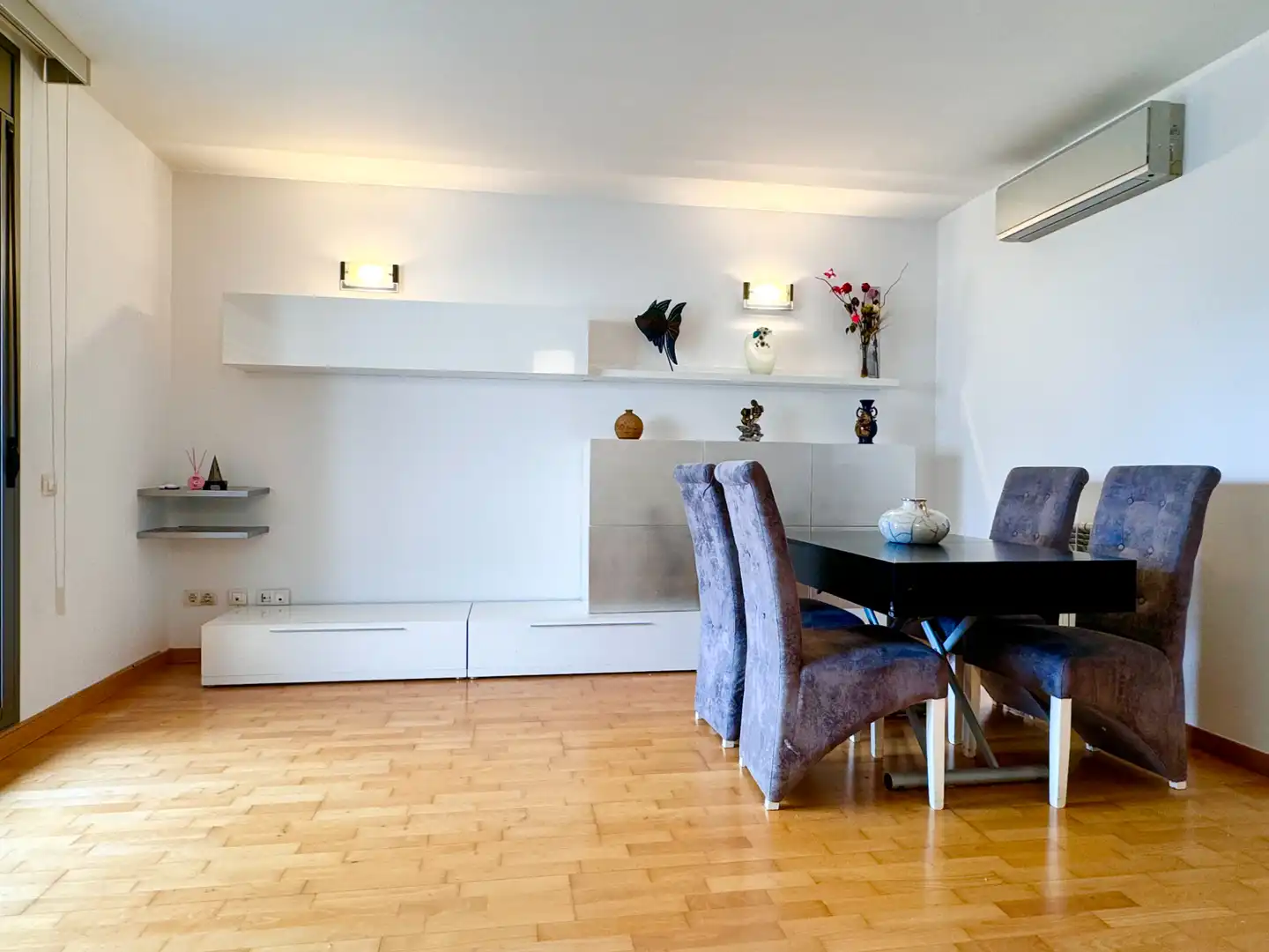Dining room of Flat for rent in Badalona  with Air Conditioner, Heating and Parquet flooring