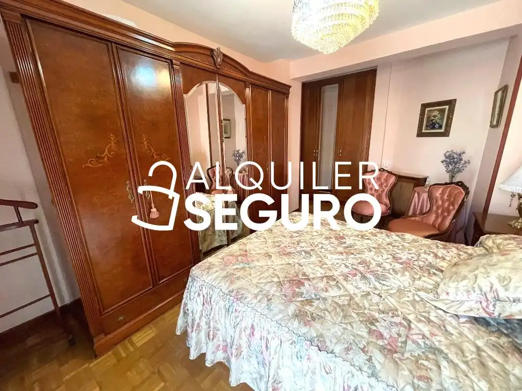 Schlafzimmer von Wohnung zur Miete in Madrid mit Heizung, Terrasse und Möbliert