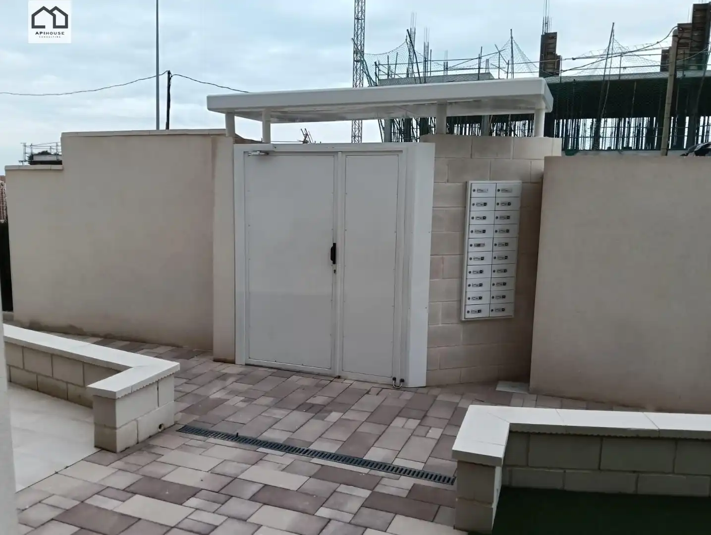 Vista exterior de Casa o xalet en venda en Guardamar del Segura amb Aire condicionat, Jardí privat i Terrassa