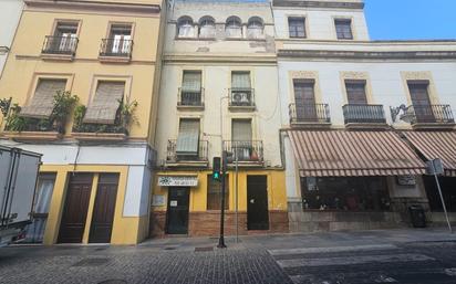 Vista exterior de Casa o xalet en venda en  Córdoba Capital amb Terrassa i Balcó