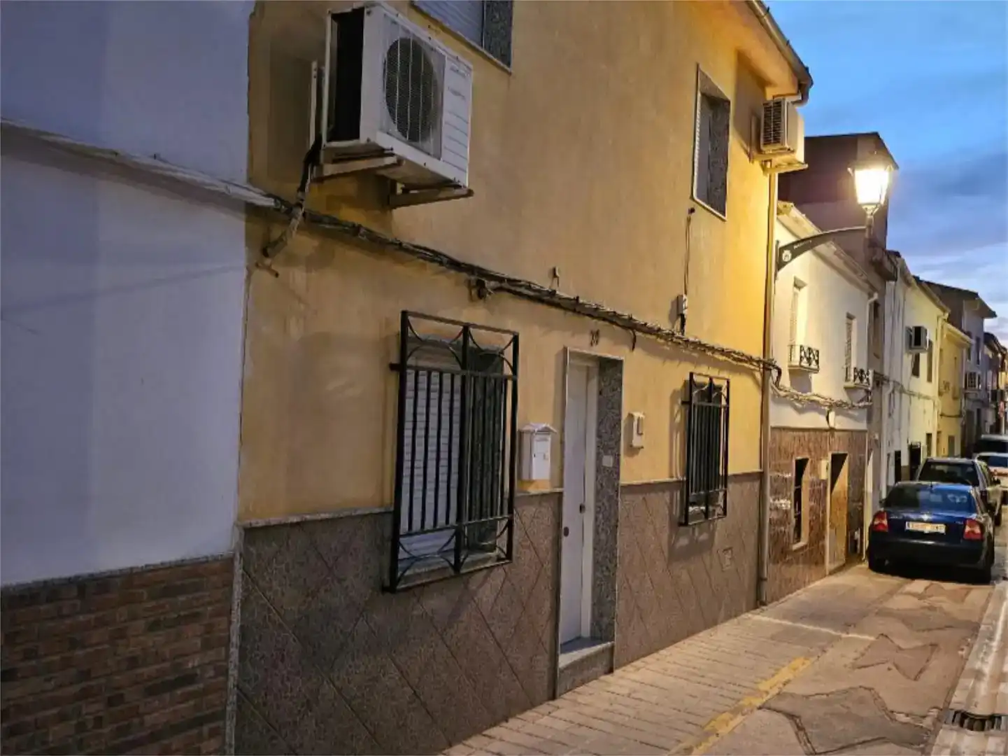 Vista exterior de Casa adosada en venda en Alcaudete amb Aire condicionat
