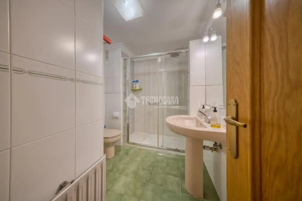 Bathroom of Flat for sale in Valladolid  with Heating