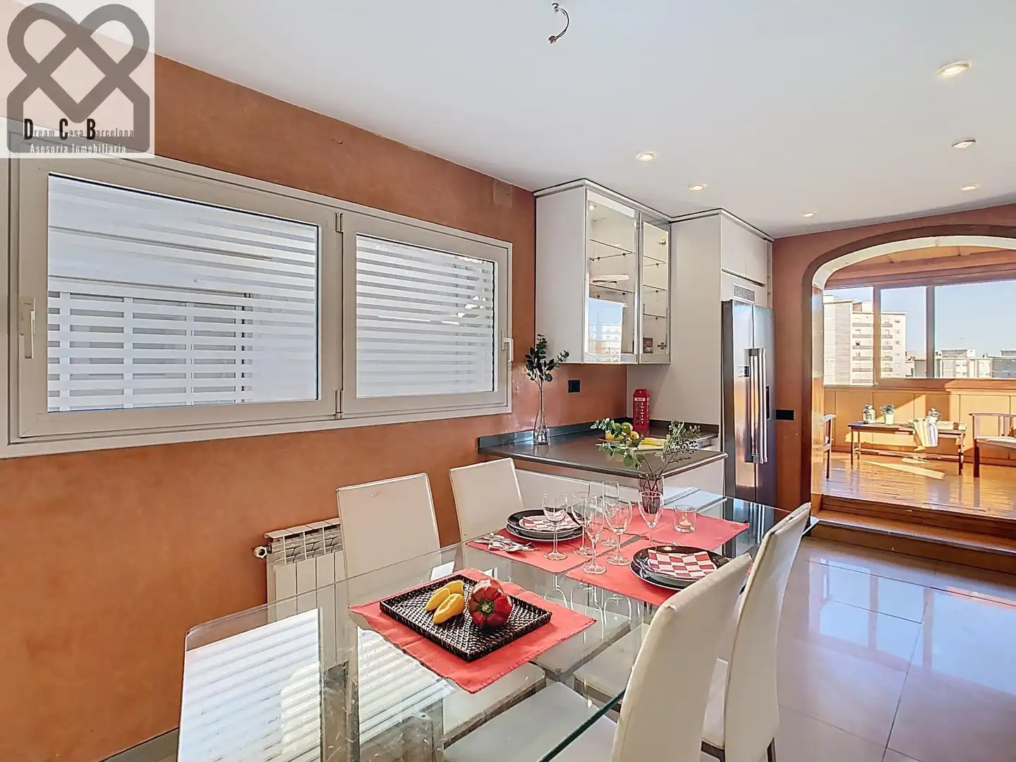 Esszimmer von Dachboden zum Verkauf in Barcelona mit Heizung und Terrasse