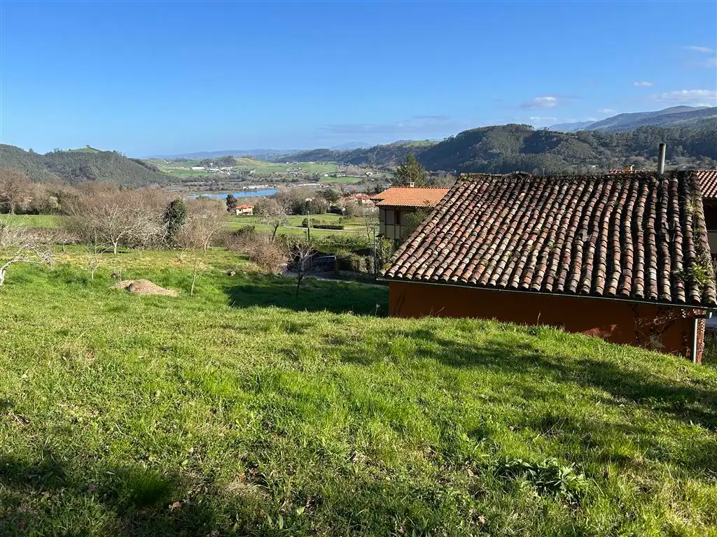Casa o xalet en venda en Val de San Vicente  amb Jardí privat i Moblat