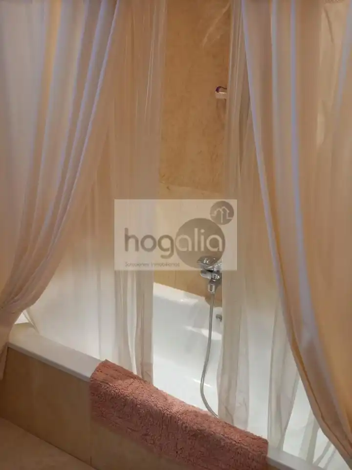 Bathroom of Attic for rent in Sevilla  with Air Conditioner, Terrace and Furnished