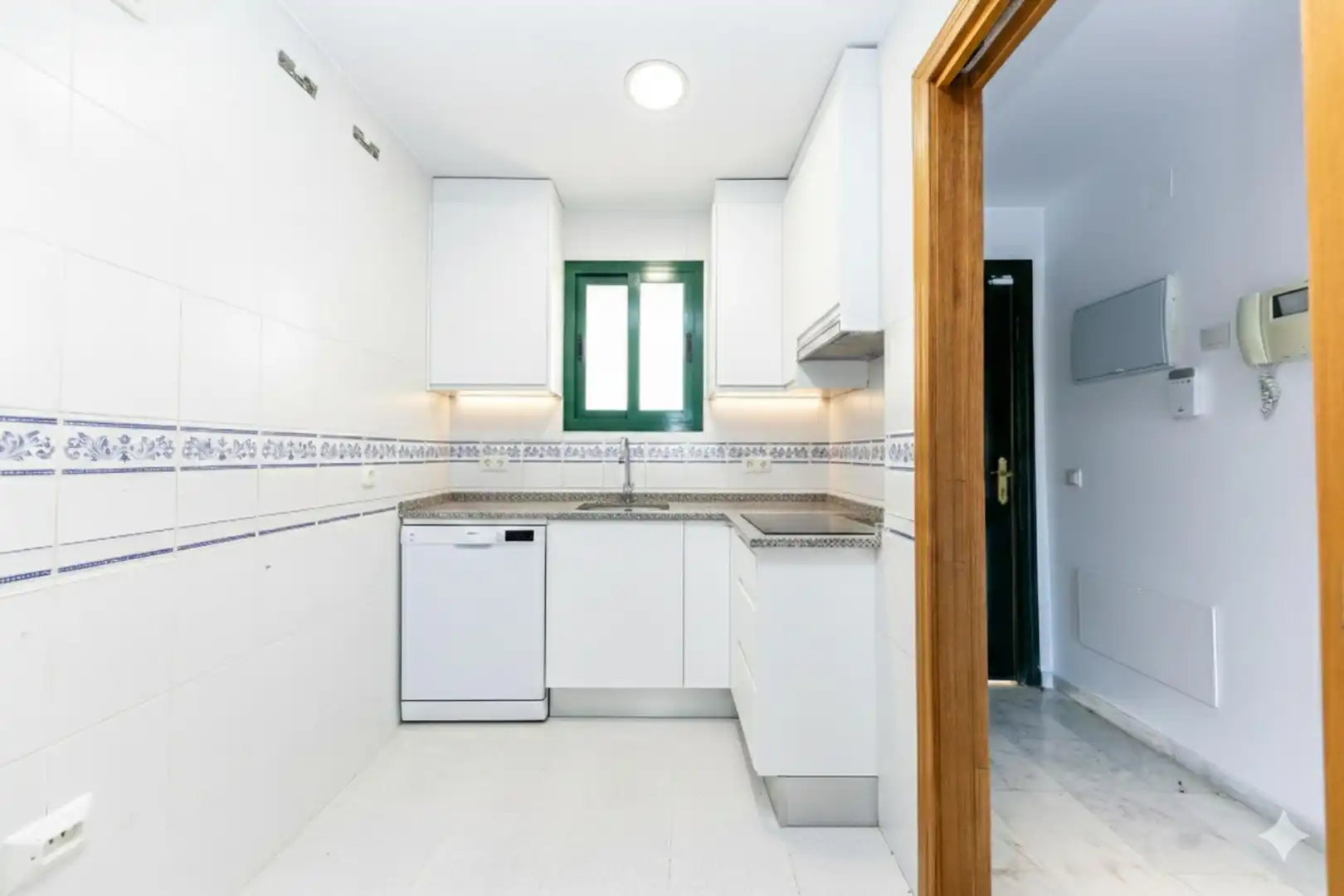 Cocina de Planta baja en venta en Fuengirola con Aire acondicionado, Calefacción y Jardín privado