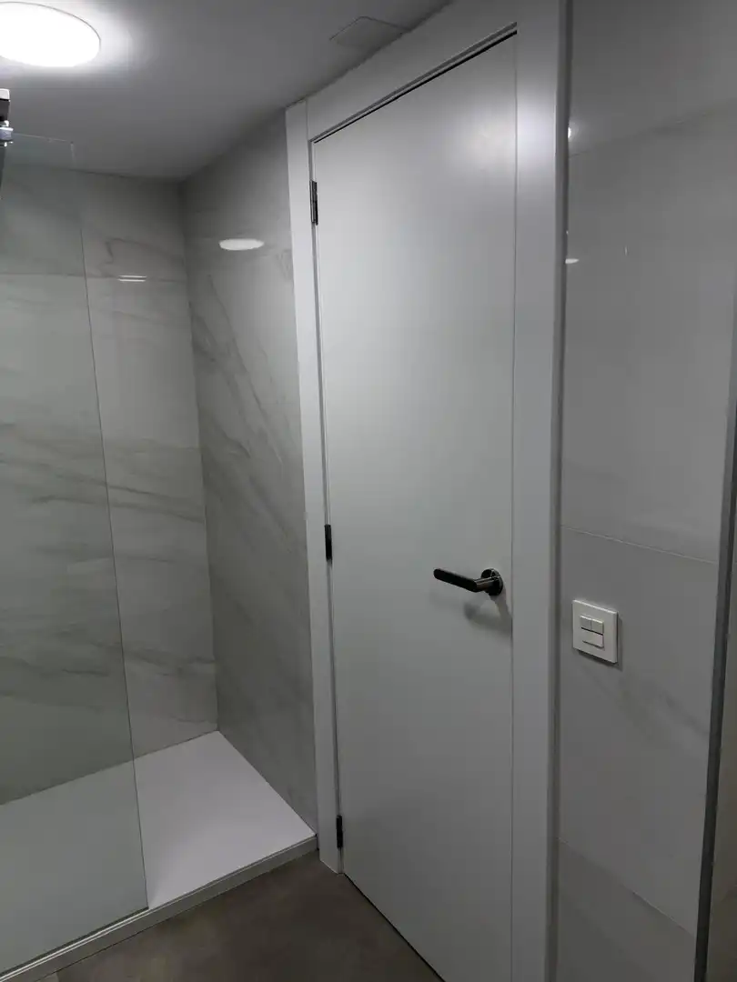 Badezimmer von Wohnung zum Verkauf in Valencia mit Parkett