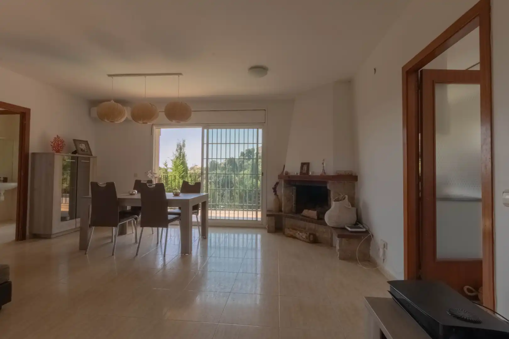 Menjador de Casa o xalet en venda en Sant Cebrià de Vallalta amb Aire condicionat, Jardí privat i Terrassa