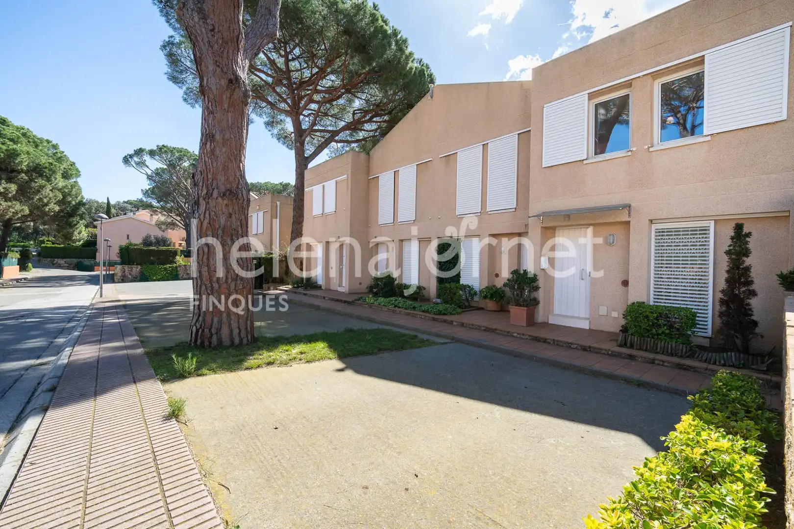 Vista exterior de Casa adosada en venda en Sant Feliu de Guíxols amb Calefacció i Piscina