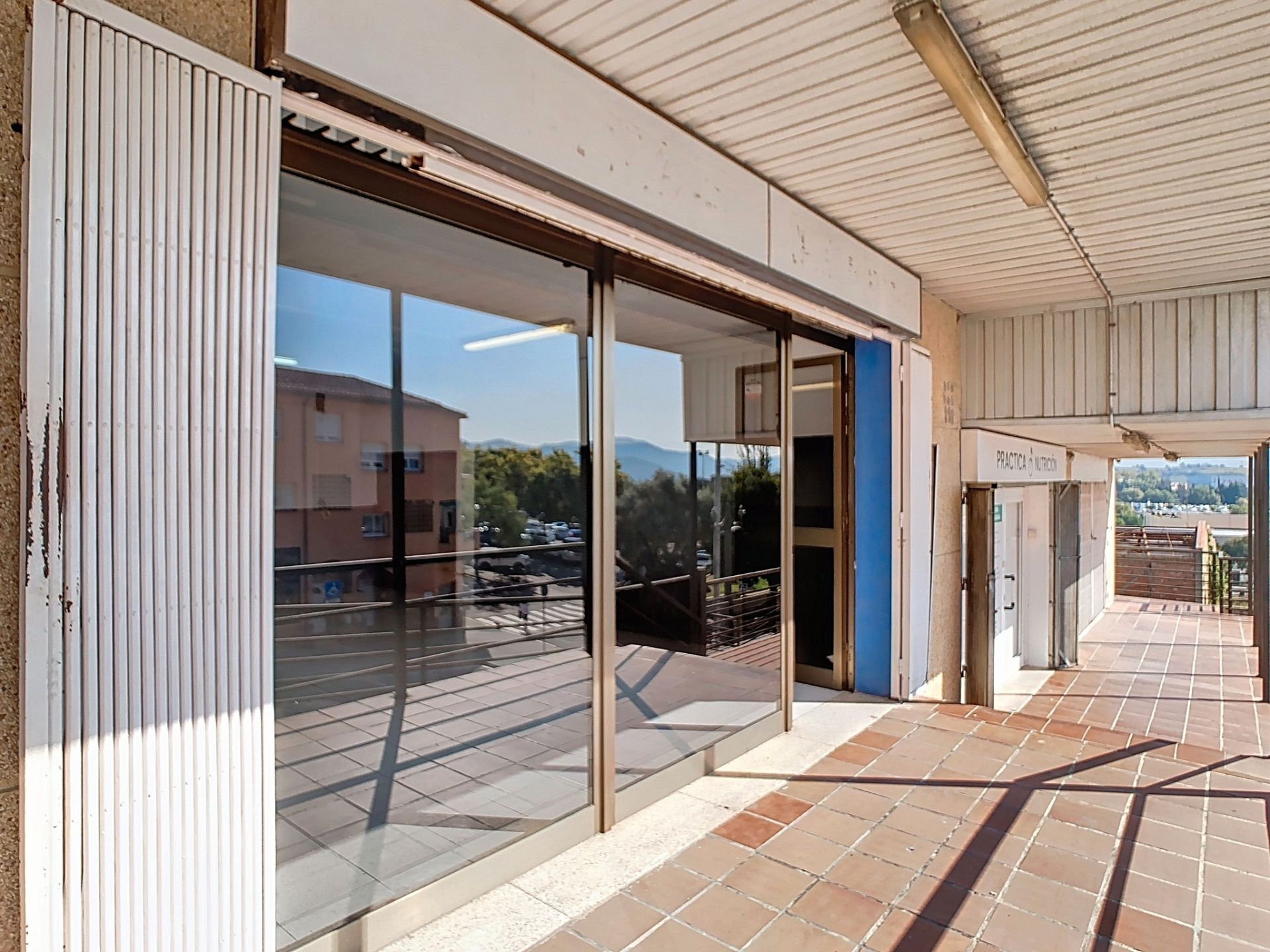 Vista exterior de Local en venta en Parets del Vallès con Internet