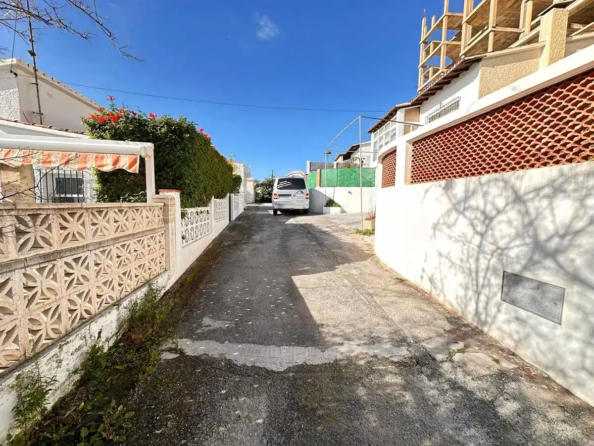 Vista exterior de Casa o chalet en venta en Almuñécar con Jardín privado, Terraza y Amueblado