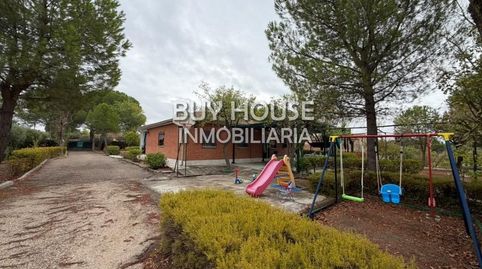 CHALET INDEPENDIENTE EN YELES  URBANIZACIÓN CISNEROS  PARCELA DE 2.500 M2 Y PISCINA PRIVADA