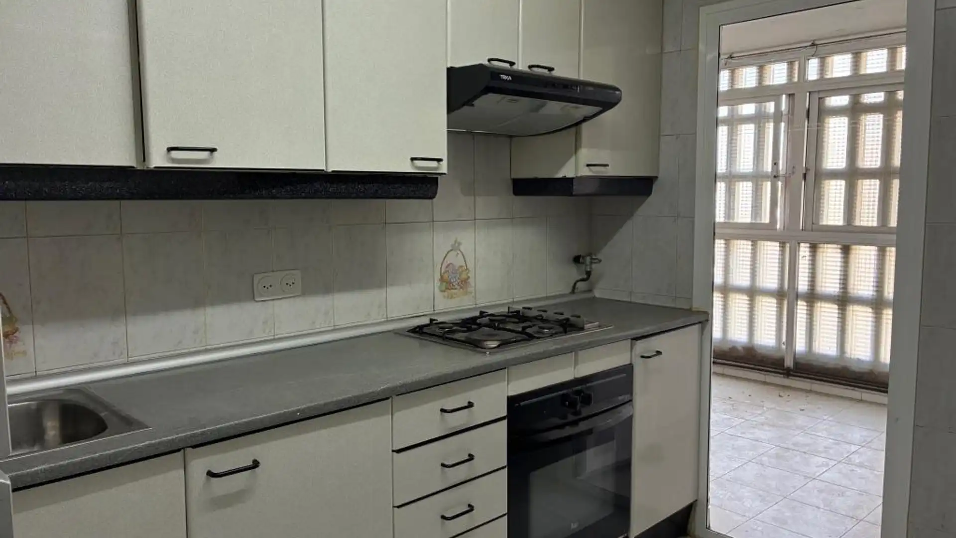 Kitchen of Flat for sale in  Madrid Capital  with Air Conditioner and Heating