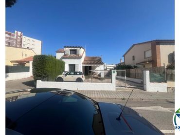 Haus zum Verkauf in Carrer Argentera 12