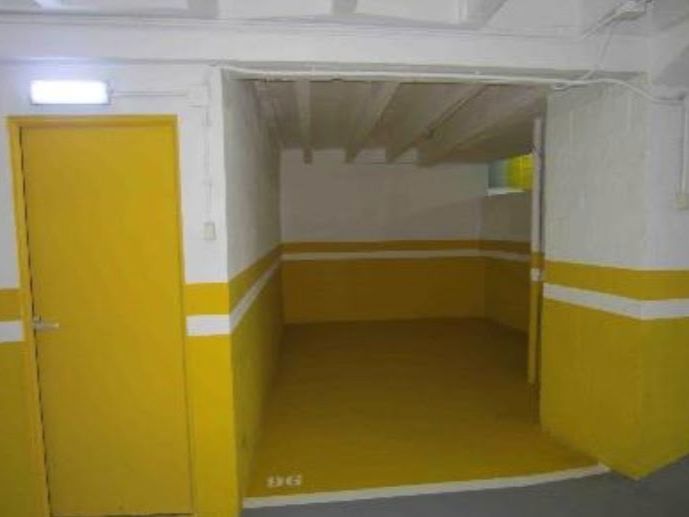 Garage to rent in Oviedo   with Alarm