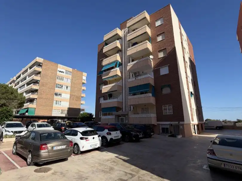 Vista exterior de Piso en venta en Torrevieja con Aire acondicionado y Terraza