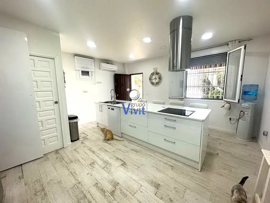 Cocina de Casa o chalet en venta en Alcalá de Guadaira con Aire acondicionado, Jardín privado y Piscina