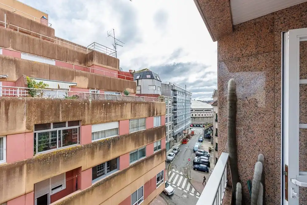 Vista exterior de Pis en venda en Pontevedra Capital  amb Aire condicionat, Calefacció i Terrassa