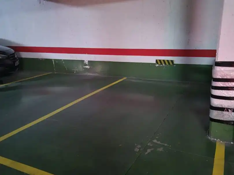Parkplatz von Garage zur Miete in Zaragoza