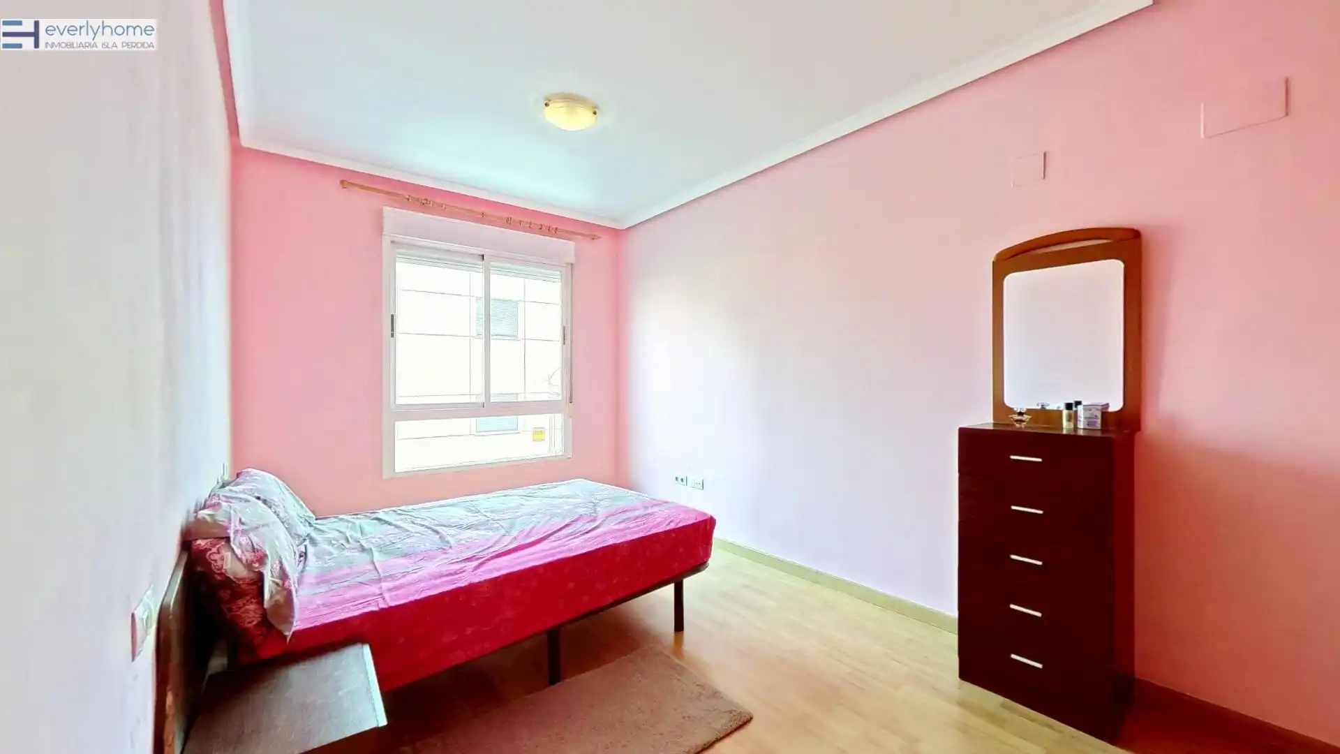 Habitación de Piso en venta en Castellón de la Plana / Castelló de la Plana con Parquet y Trastero
