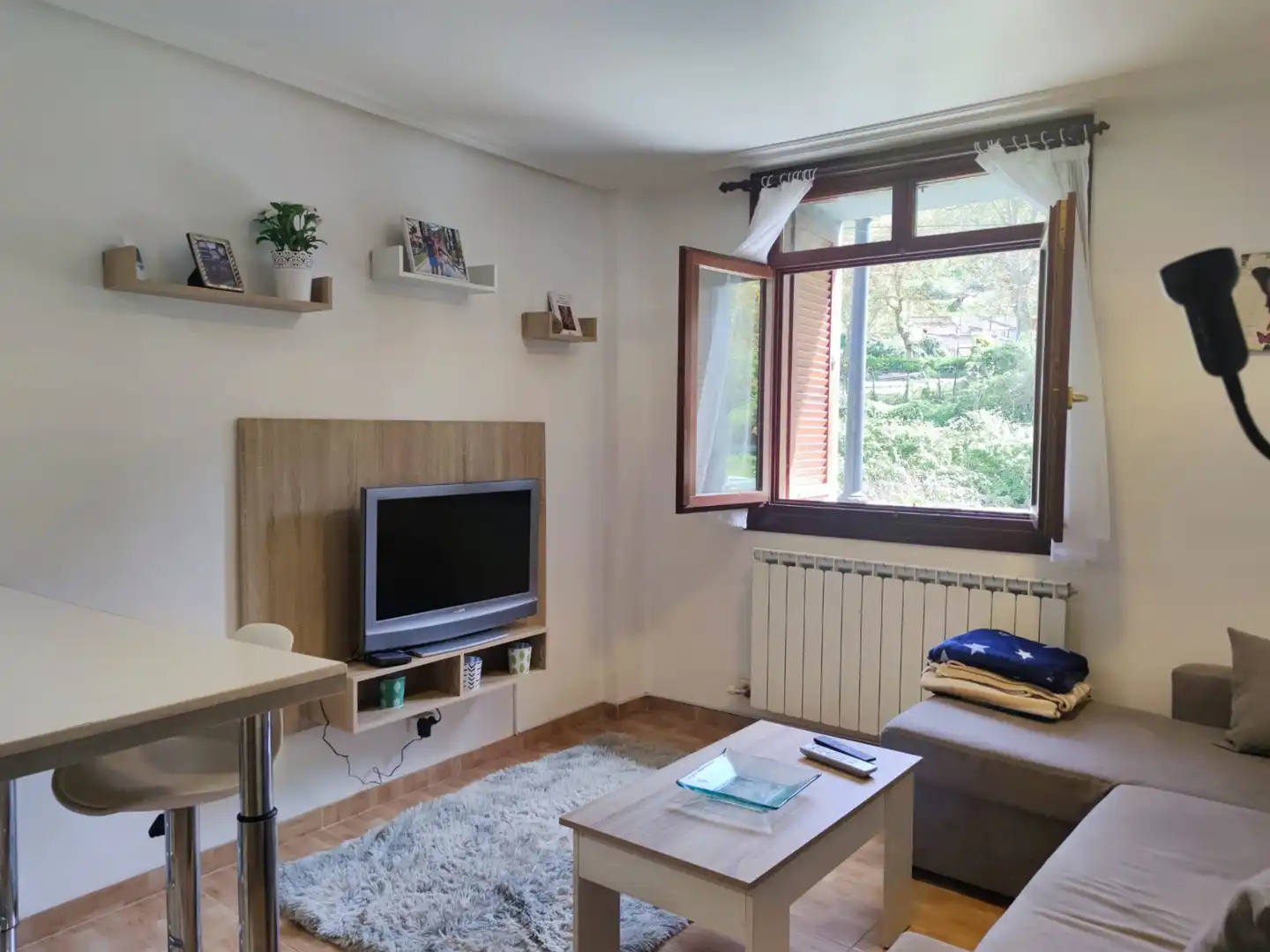 Sala de estar de Apartamento en venta en Ezcaray con Calefacción, Trastero y Amueblado