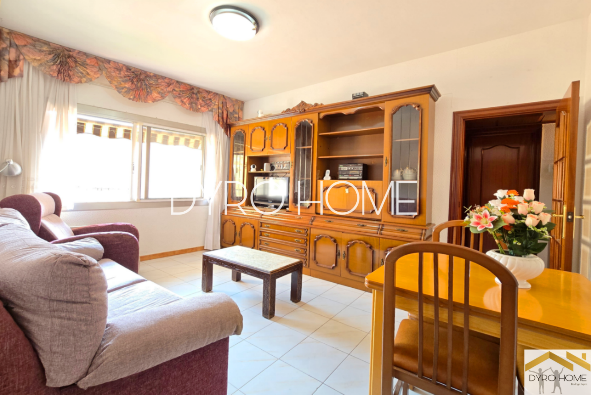 Sala d'estar de Pis en venda en L'Hospitalet de Llobregat amb Aire condicionat i Calefacció