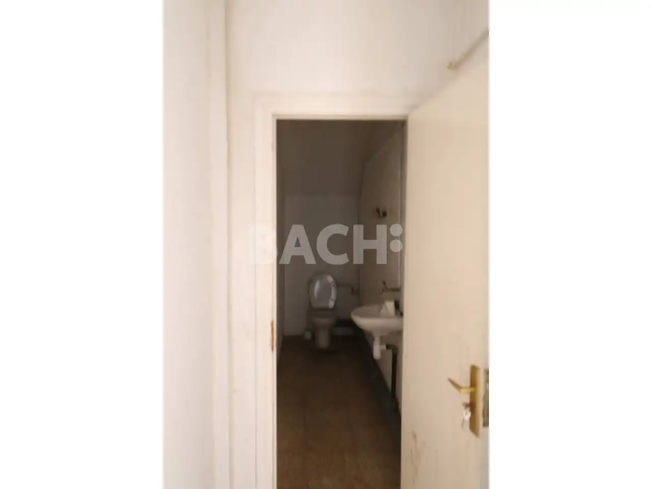 Badezimmer von Fabrikhallen zur Miete in Gurb