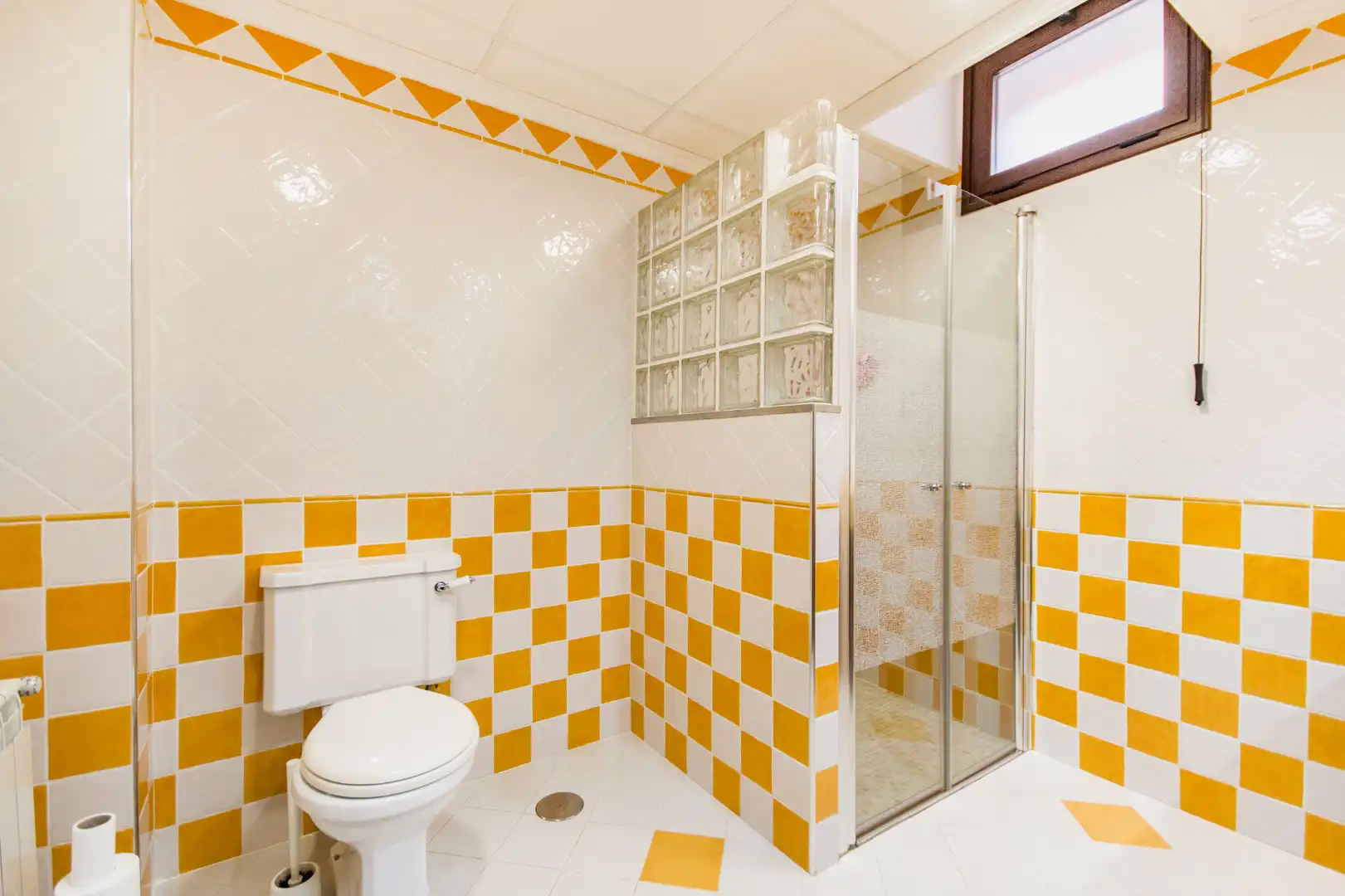 Bathroom of Houses for sale in Aranjuez  with Air Conditioner, Heating and Private garden