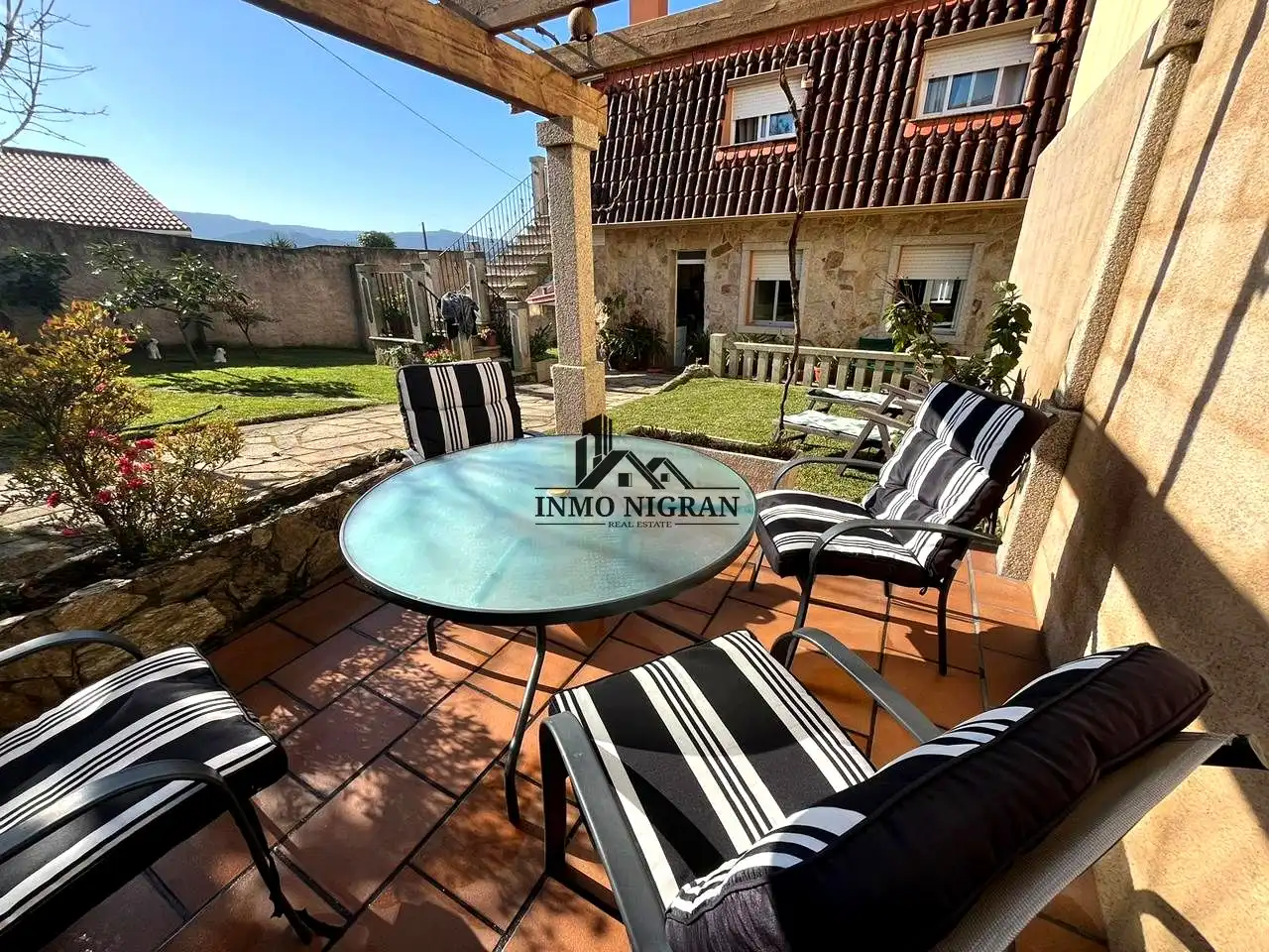 Terraza de Casa o chalet de alquiler en Nigrán con Jardín privado